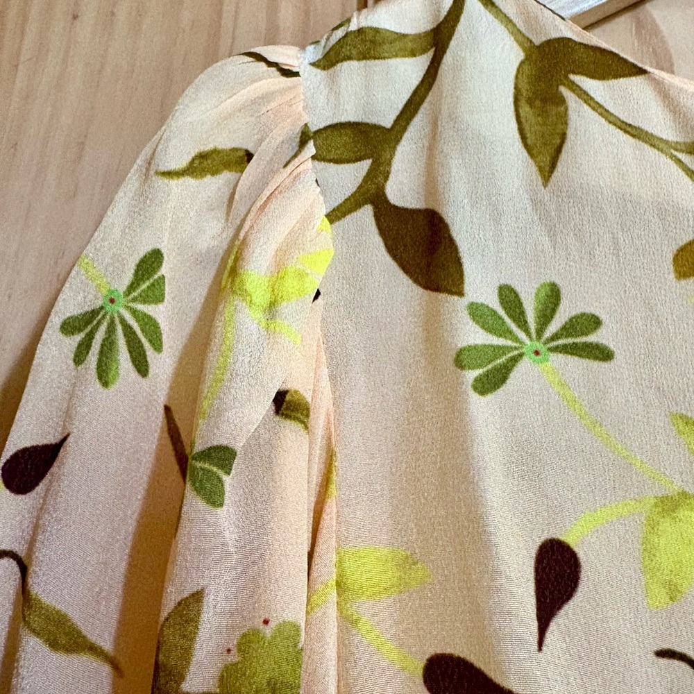 Anthropologie GUAPA Cream Peach and Green Floral Blouse. Size Medium - Picture 9 of 13